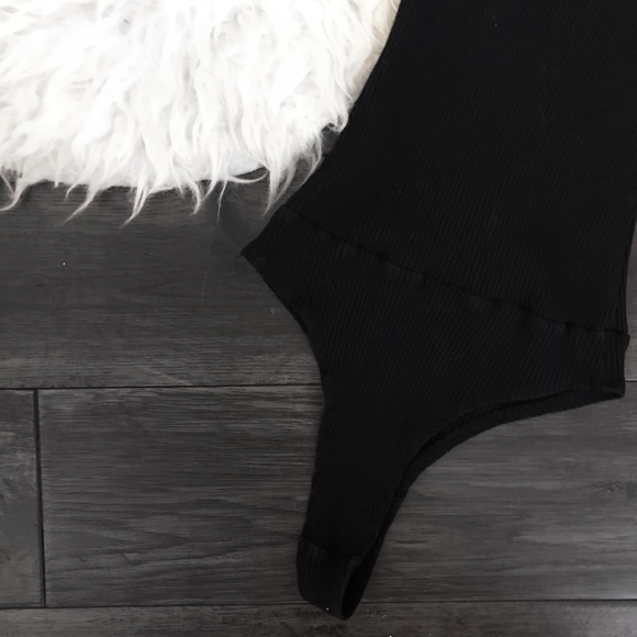 Black Ribbed Bodysuit with Rose Gold Zipper - Picture 3 of 4